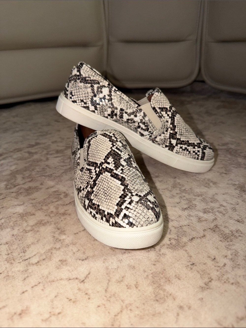 Women’s EXPRESS Slip-On Snake Black & White Print